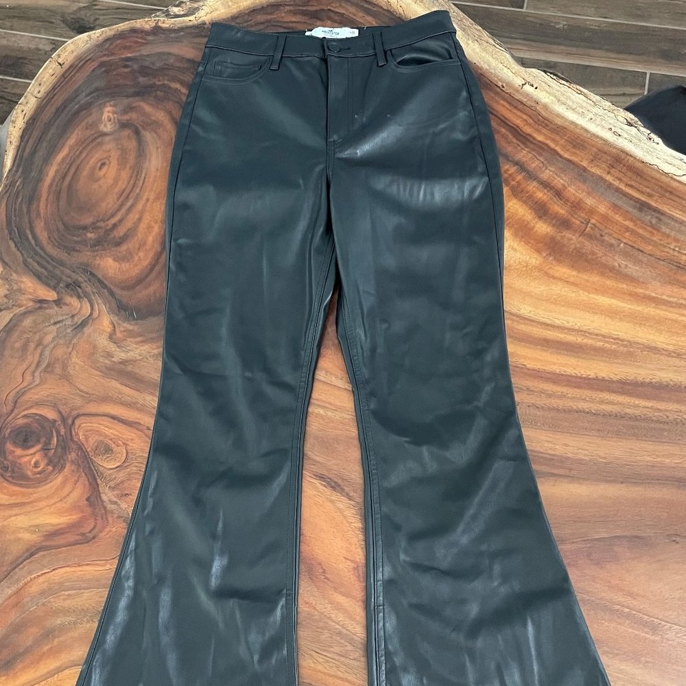 Hollister High Rise Bootleg Pant